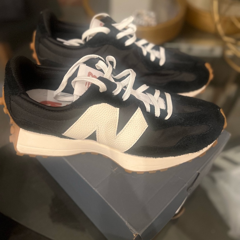 Women’s New Balance 327- Black and White (Cream)